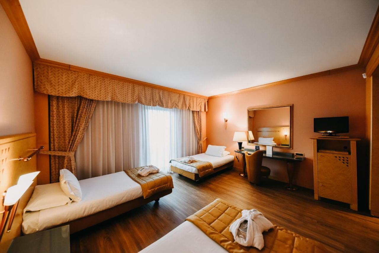 Shg Hotel Antonella Pomezia Kültér fotó