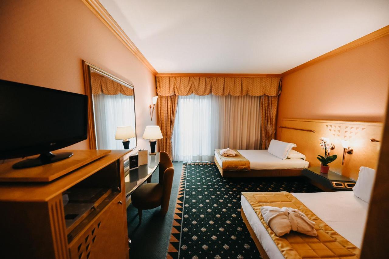 Shg Hotel Antonella Pomezia Kültér fotó