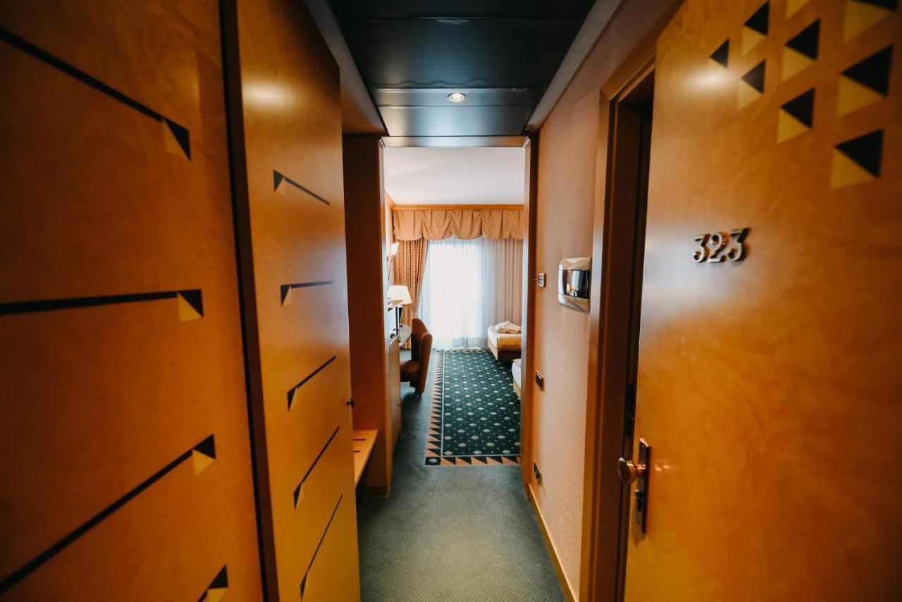 Shg Hotel Antonella Pomezia Kültér fotó