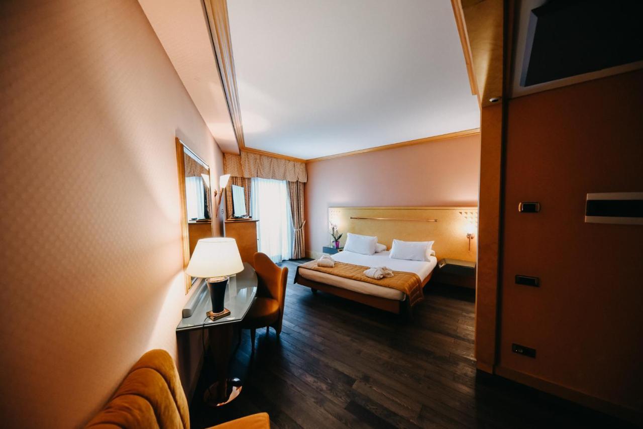 Shg Hotel Antonella Pomezia Kültér fotó