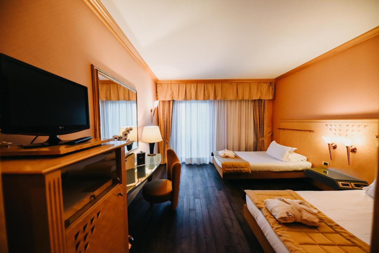Shg Hotel Antonella Pomezia Kültér fotó