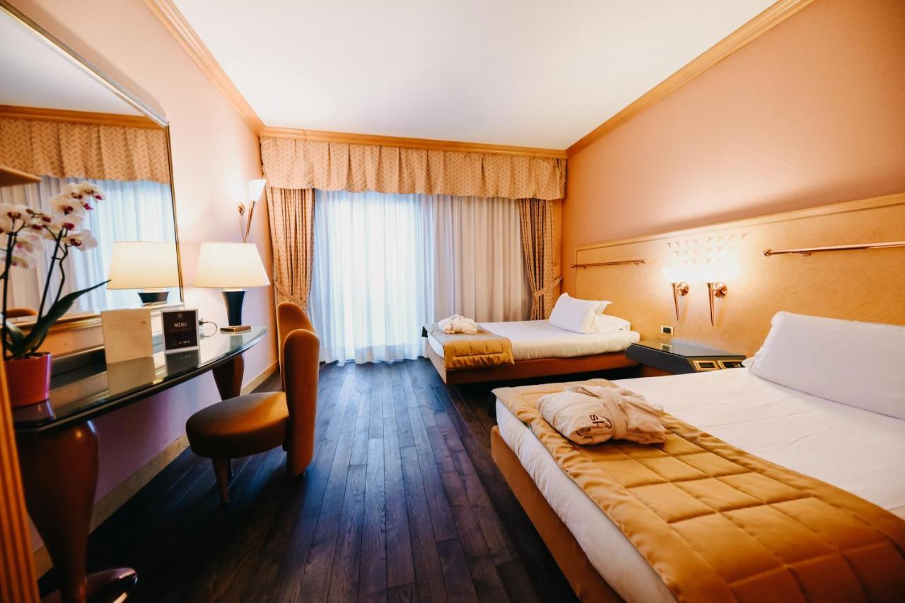 Shg Hotel Antonella Pomezia Kültér fotó