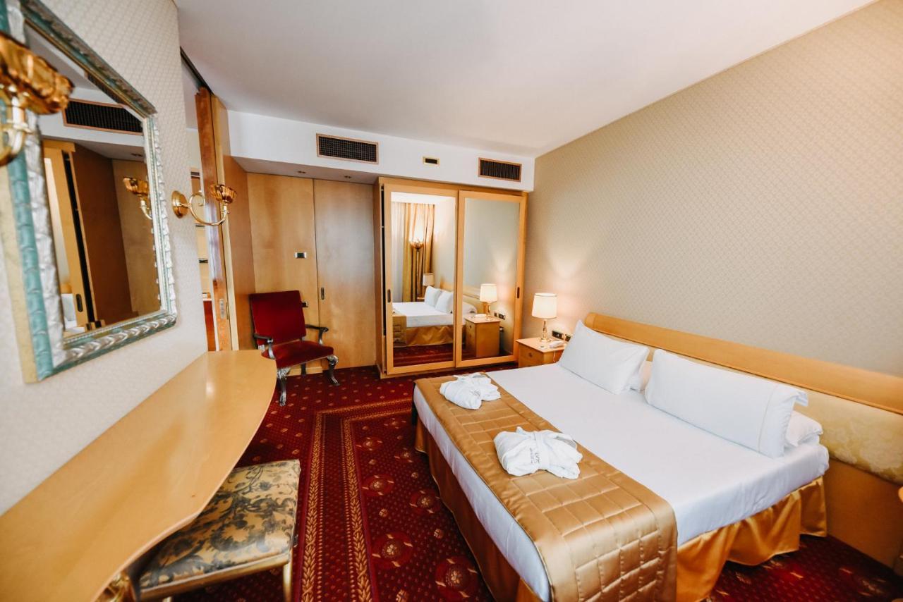 Shg Hotel Antonella Pomezia Kültér fotó