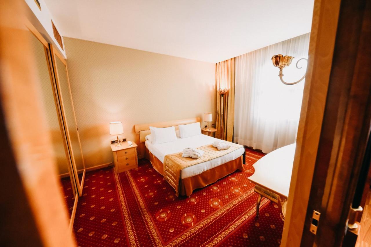 Shg Hotel Antonella Pomezia Kültér fotó