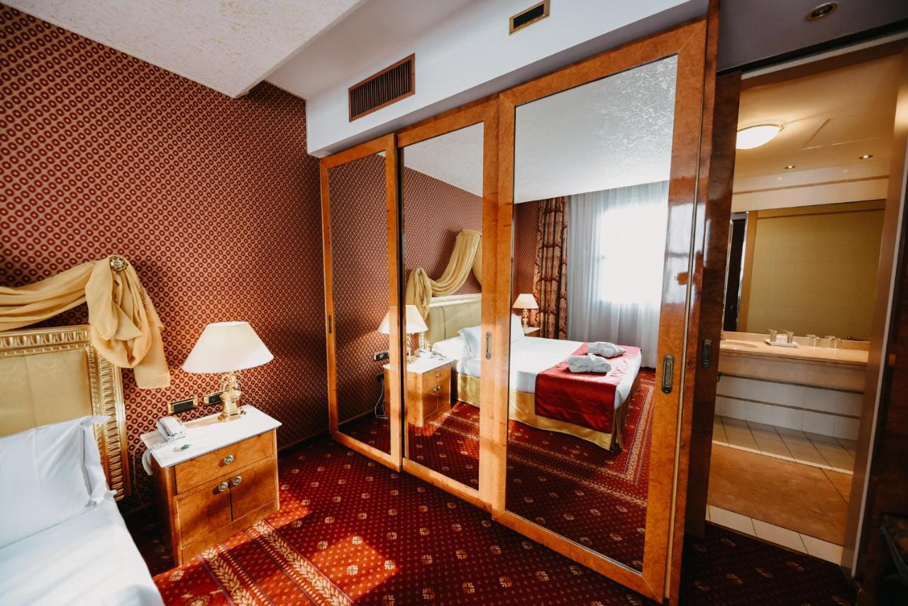 Shg Hotel Antonella Pomezia Kültér fotó