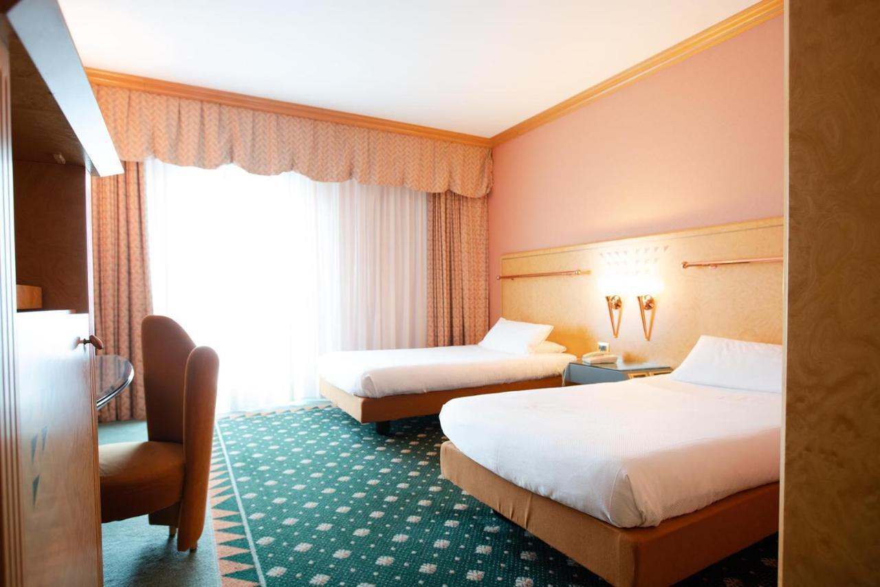 Shg Hotel Antonella Pomezia Kültér fotó